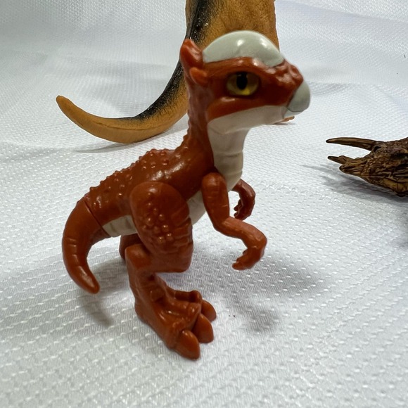 Greenbrier International Duck-Billed & Parasaurolophus Triceratops Dinosaur - Picture 6 of 12